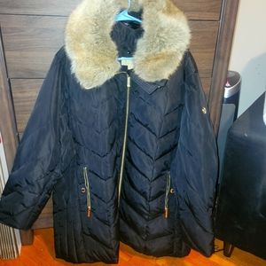 Michael kors size 2x warm coat. Beautiful and very roomy!